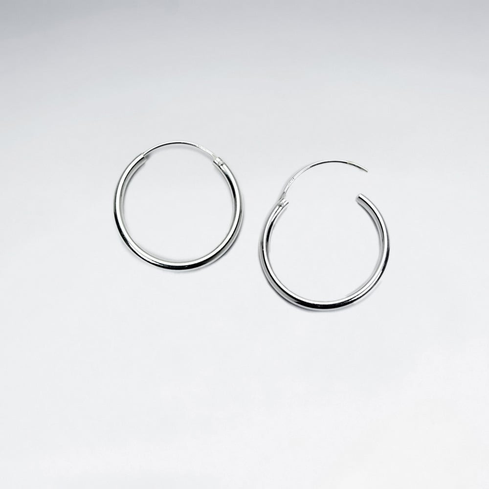 Elegant Designs Small Hoop Earrings