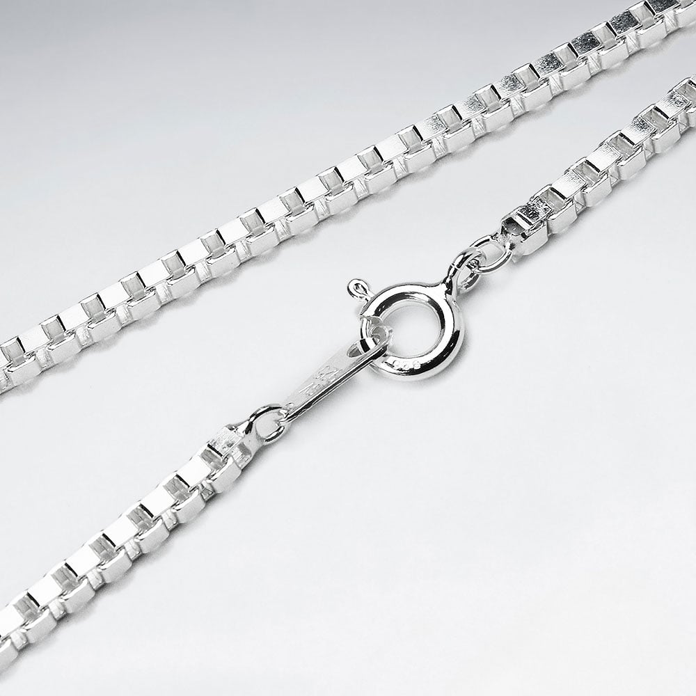 Box 925 Silver Chain