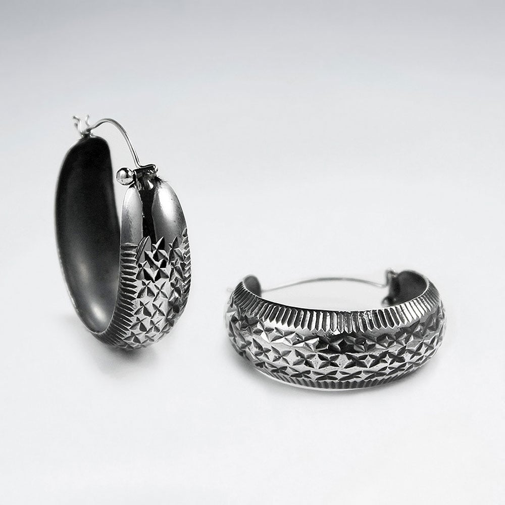 Edgy Texture Patterned Silver Small Gradated Hoop Earrings