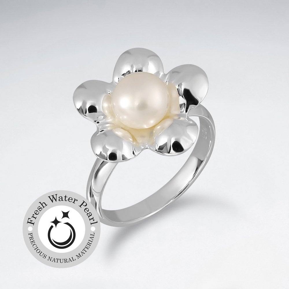 Charming Polished Silver Pearl in Flower Design Ring